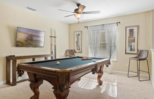 Spacious Vacation Home with Pool & Jacuzzi Near Disney - Foto 13