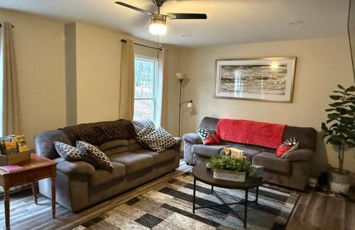 Spacious and tranquil 5br house in charming East Stroudsburg w game room, pets allowed - Foto 4