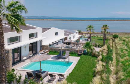 Flamingo View Suites & Villas - Photo 2