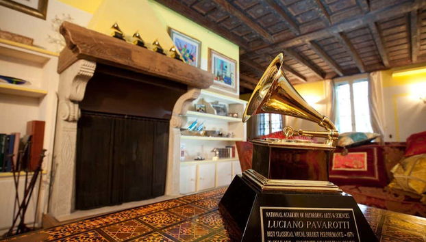 Uno dei Grammy di Luciano Pavarotti
