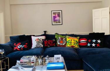 Boutique Bath apartment with 2 beautiful bedrooms - Photo 2