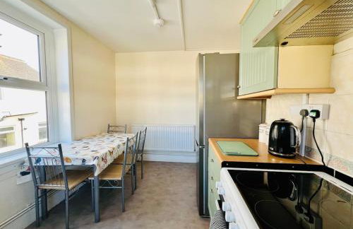 4-Bedroom House 5 mins to Beach & Parking - Foto 61