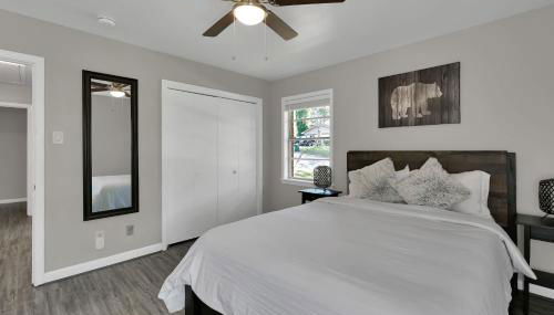 Piney Woods I Ping Pong I By SHSU I TV I Sleeps 11 - Foto 2