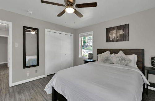 Piney Woods I Ping Pong I By SHSU I TV I Sleeps 11 - Foto 2