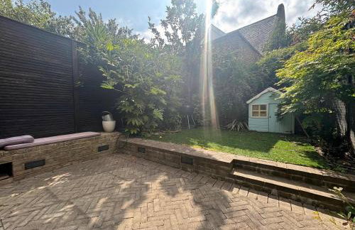 Stunning 3 Bed Victorian House - Idyllic Location - Foto 23