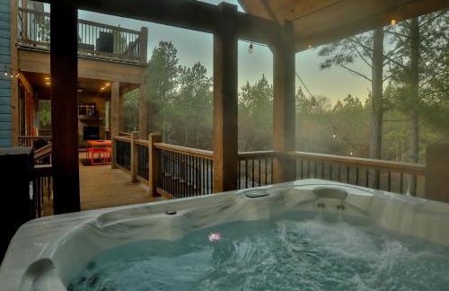 Luxury Winter Cabin! Hot Tub - Fire Pit - Decks - Game Room - Foto 3