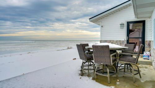 Patios and Views! Lakefront Getaway in Port Hope - Foto 3