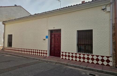 La Nava, casa de pueblo con patio y calefacción con chimenea - Foto 1