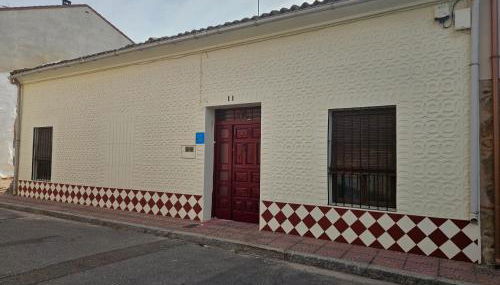 La Nava, casa de pueblo con patio y calefacción con chimenea - Foto 1