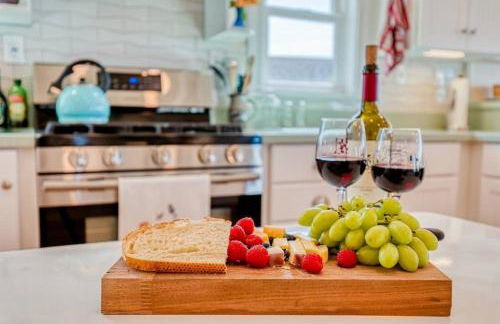 The Lookout! Stunning Views!! Walk to Beach! BBQ! Fast WiFi!! Dog Friendly! - Foto 12