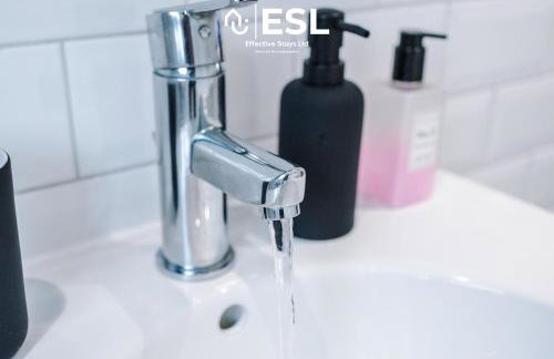 Open Plan - 3 Bedroom House - Garden and Outdoor Seating - Driveway Parking - Short Drive to City Centre - Foto 14