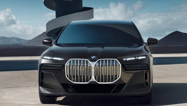 Salida del sedán de lujo desde la ciudad de Sharjah al aeropuerto SHJ de Sharjah - Foto 4