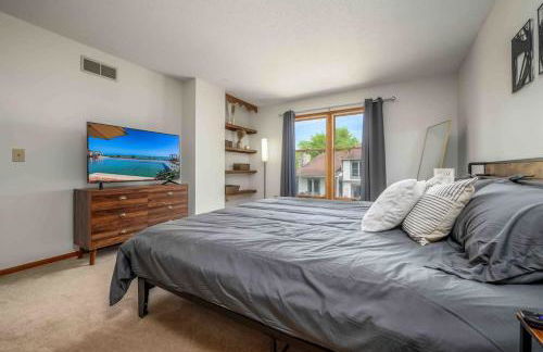 Quiet 2-Bedroom Condo with Garage and Fast Wi-Fi - Foto 7