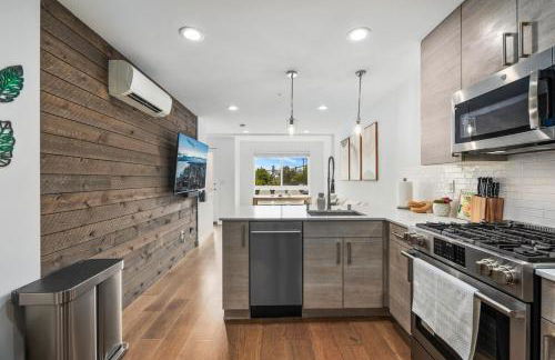 NEW! Central Ballard 3BR Townhome Fits 8 Free Parking AC Family Friendly - Foto 31