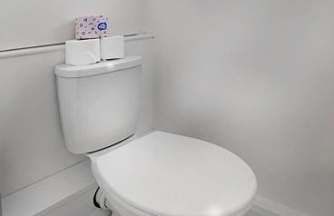 Guildford - 2 Bedroom House - Parking - Photo 12