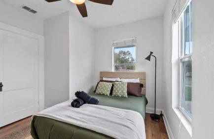 Spacious Modern Farmhouse w/ Private Patio & BBQ! - Foto 32