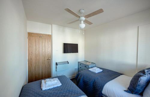 Luxury 2 Bed Room Lake View Apt Bowness Parking - Photo 42