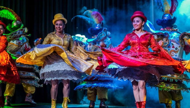 Show con trajes típicos