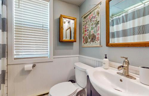 Wooded-View Decks: Family Cabin Retreat in Deming - Foto 14