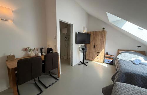 Ruhige Apartments mit guter Bahnanbindung und Küchennutzung - Foto 15