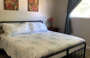 Luxury 6BR Retreat Firepit Foosball Backyard - Foto 11