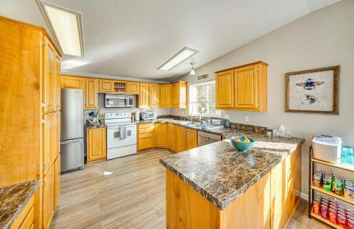 Walk to Marina Harrison Cabin with Lake View! - Foto 8