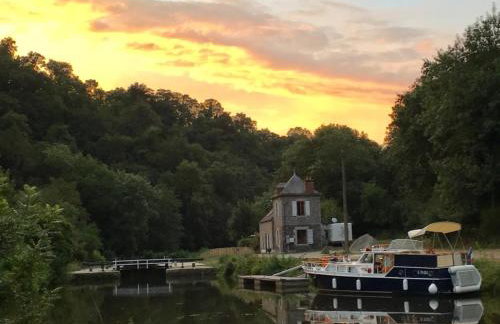 Quai du Val is a Charming Pet and Family Friendly Riverside Gite in Lehon close to Dinan Sleeps 7 - Photo 37