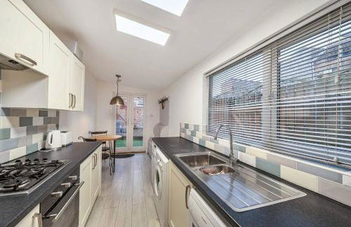 Central Filey Family Cottage for Groups with Super King Bedroom and Bunk Room - Foto 2