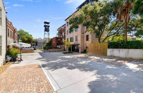 Fire Tower Downtown Gem 1BR with Balcony & Views - Foto 15