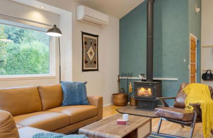 Forest Front Home w Fire Pit Mins to Beaches Wineries Trails Cedarview Retreat by AvantStay - Foto 8