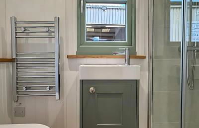 Luxury Shepherds Hut near Glamorgan Coast - Photo 37