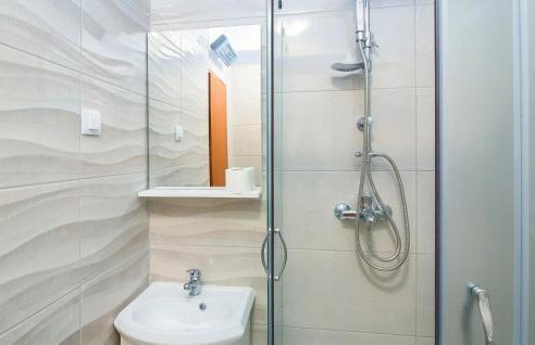 10 Bedroom Beautiful Home In Kucice - Foto 58