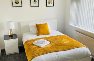 Wolverhampton 3-Bed Home Garden 4 Beds Parking for 2 Vans Ideal for Contractors, NHS & Long Stays Near M6, Walsall & City Centre - Foto 3