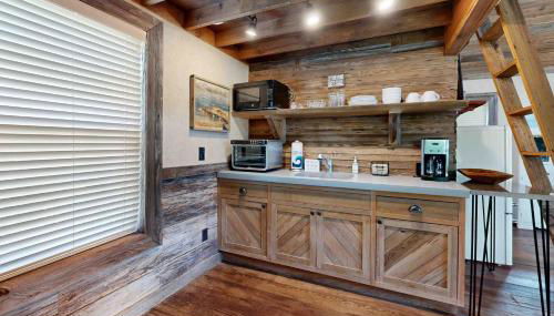 Charming Garage Apartment Near Restaurants, Bars and Historic Downtown - Foto 5