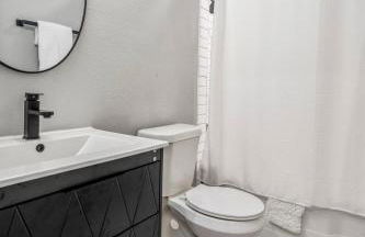 2-Bedroom - Equipped Kitchen - Gated Parking! - Foto 9