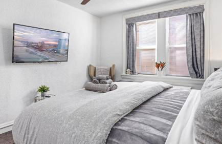 AC Retreat - Cozy 2BR by Tropicana & Beach - Foto 13