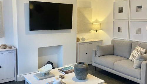 Windsor Cottage - Photo 5