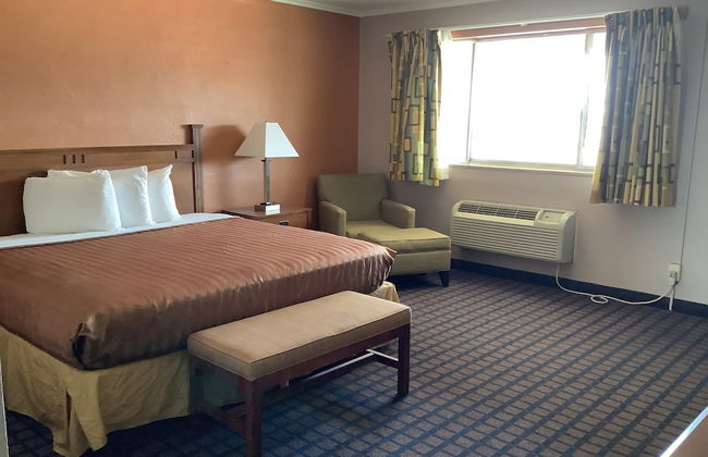 Silver Spur Vintage Inn & Suites - Photo 22