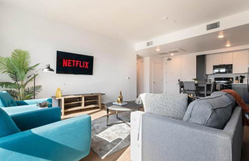 Chic and Cozy Home, Walk to Little Tokyo with Parking - Foto 30