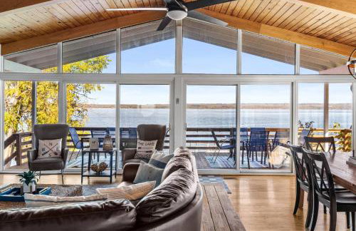 Waterfront retreat w/ wraparound deck & BBQ - Foto 33