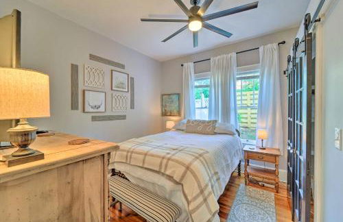 Modern, Sun-Lit Retreat with Fire Pit and Yard! - Foto 22