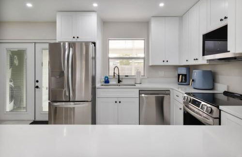 Downtown Home with Basketball, Firepit and Just 20 Miles to Disney - Foto 10