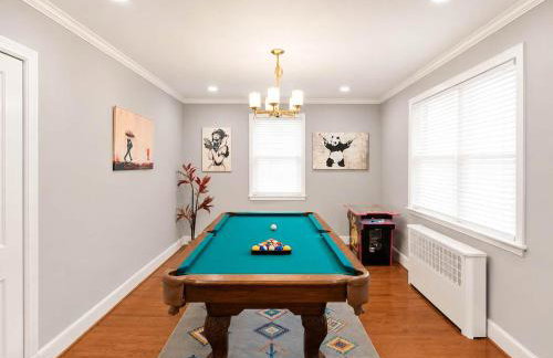 Stately 5BR Historic Retreat - CozySuites - Foto 8