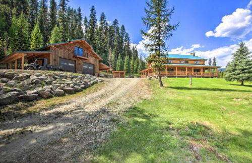 Waterfront Log Home with 95 Acres on Yaak River - Foto 1