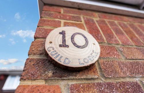 Guild Lodge 3 Bedrooms 3 Bathroom Home - Fast London Access - Photo 19