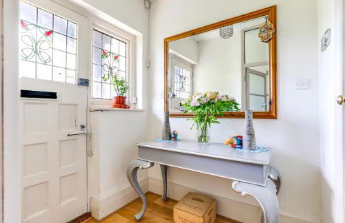 Wisteria Apt Spacious 3BR & Balcony - Photo 31