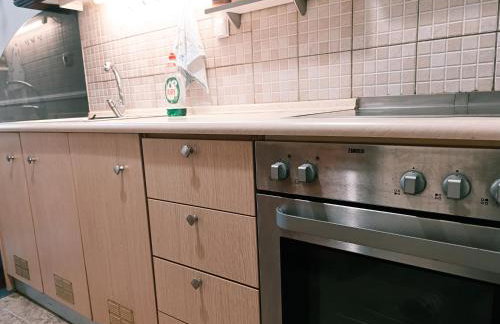 The House Thessaloniki - Charming Central with Private Courtyard - Easy Parking - 300m from University - Foto 13