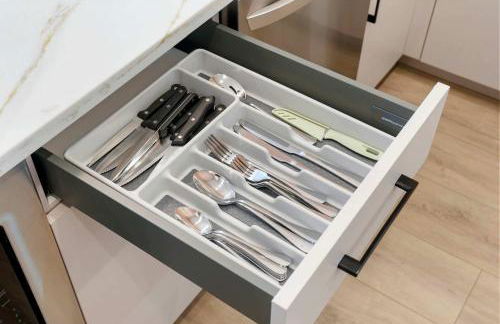 Modern 2BR2BA Condo Free Parking and Balcony - Foto 18