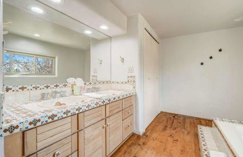 Adobe del Sur Architectural Gem Near Broadmoor - Foto 29