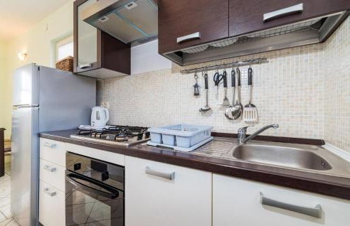 Nice Apartment In Rtina With Wifi - Photo 6